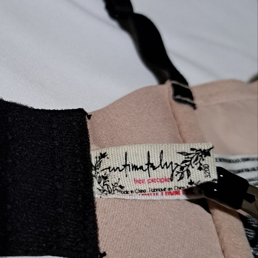 INTIMATELY FREE PEOPLE Underwire Bra Size 32DD ~ Black Lace And Nude Mesh - Picture 13 of 15